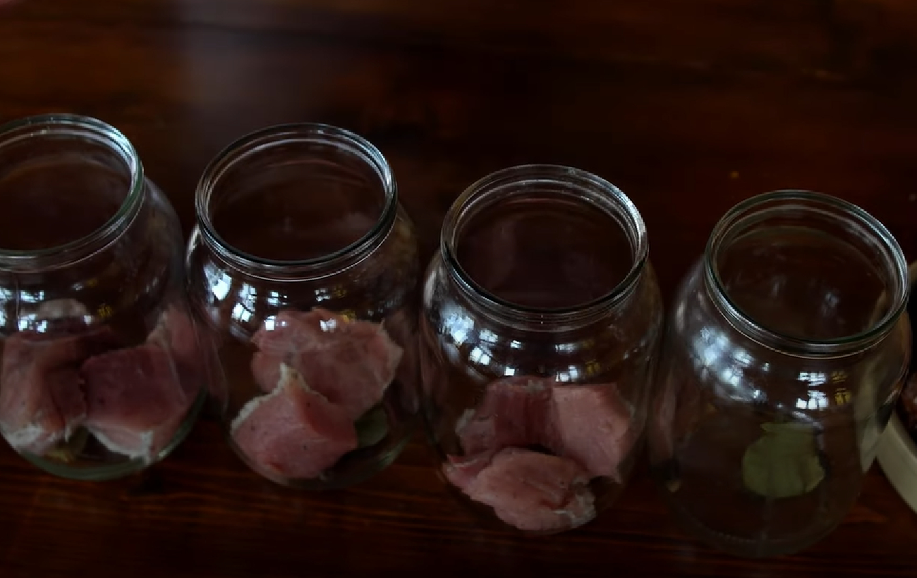 Мясная тушенка с копченостями: рецепт вкусной консервации на зиму